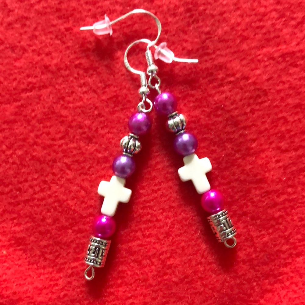 NWT, Handcrafted by A Charmed Life. Silver Dangle Earrings